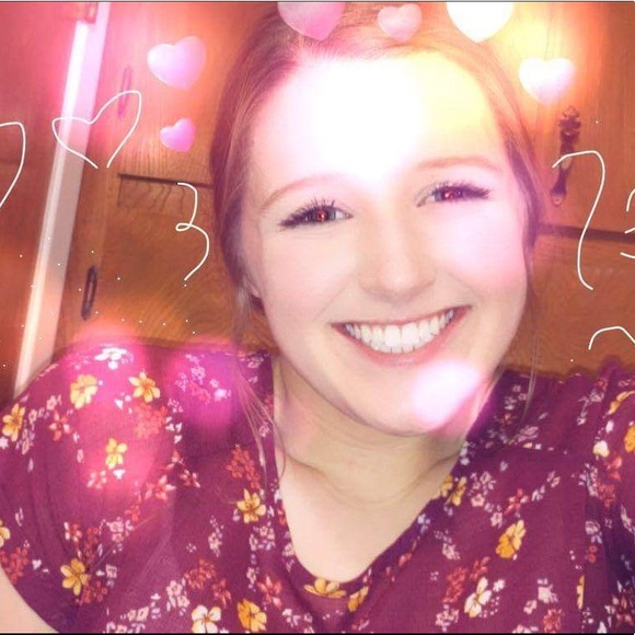 Meet your Posher, Mikayla - Picture 1 of 1